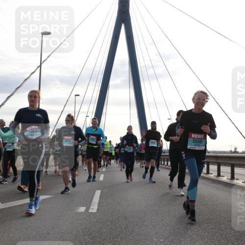 03.10.2024 - Köhlbrandbrückenlauf Jannik Wohlers http://msf.ph/oto/7296896 03.10.2024 09:34:36 Position 1 2904, 153, 3456, 3324, 2344, 3550 meine-sportfotos.de