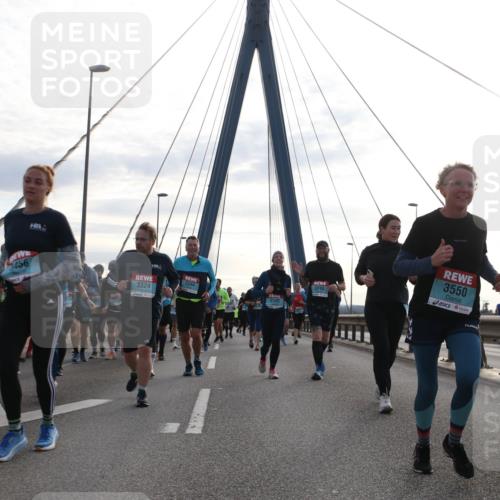 03.10.2024 - Köhlbrandbrückenlauf Jannik Wohlers http://msf.ph/oto/7296905 03.10.2024 09:34:36 Position 1 2904, 456, 2344, 2500, 3324, 3550 meine-sportfotos.de