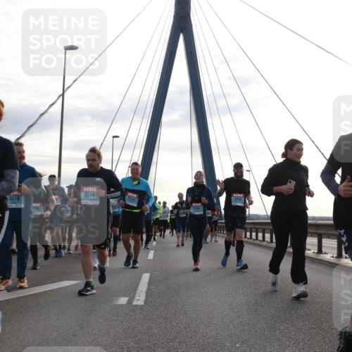 03.10.2024 - Köhlbrandbrückenlauf Jannik Wohlers http://msf.ph/oto/7296914 03.10.2024 09:34:37 Position 1 2904, 3456, 3324, 2344, 3090, 3678, 2500, 1765, 3550 meine-sportfotos.de