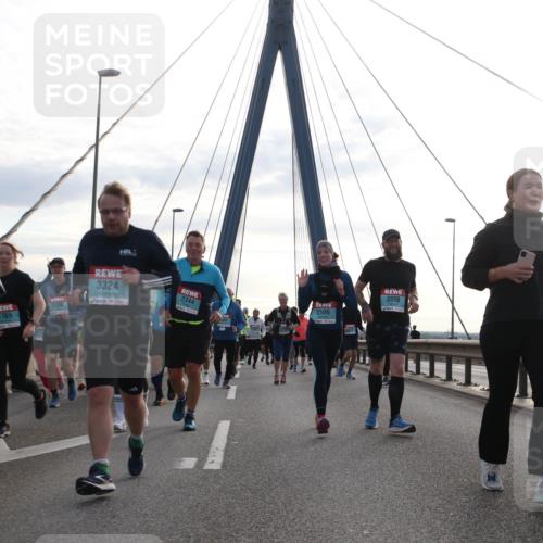 03.10.2024 - Köhlbrandbrückenlauf Jannik Wohlers http://msf.ph/oto/7296941 03.10.2024 09:34:37 Position 1 3324, 3678, 3108, 1765, 3090, 2344, 2500 meine-sportfotos.de