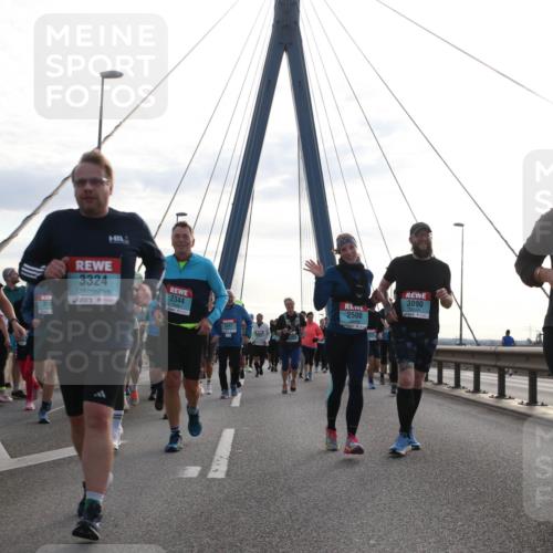 03.10.2024 - Köhlbrandbrückenlauf Jannik Wohlers http://msf.ph/oto/7296951 03.10.2024 09:34:38 Position 1 3324, 2344, 310, 1765, 47, 3090, 2500 meine-sportfotos.de