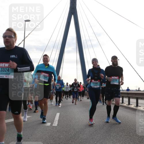 03.10.2024 - Köhlbrandbrückenlauf Jannik Wohlers http://msf.ph/oto/7297015 03.10.2024 09:34:38 Position 1 1765, 3324, 2344, 3447, 2500, 3090 meine-sportfotos.de