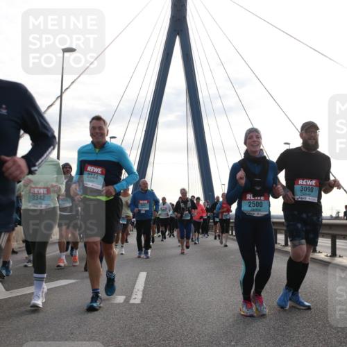 03.10.2024 - Köhlbrandbrückenlauf Jannik Wohlers http://msf.ph/oto/7297032 03.10.2024 09:34:38 Position 1 153, 3324, 2342, 3034, 2344, 3447, 2500, 3090 meine-sportfotos.de