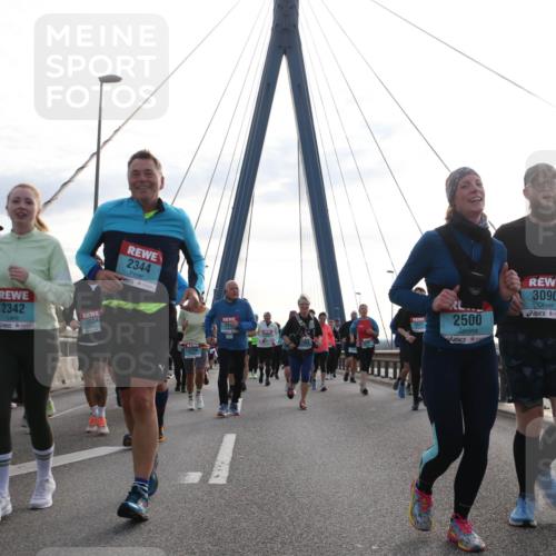 03.10.2024 - Köhlbrandbrückenlauf Jannik Wohlers http://msf.ph/oto/7297046 03.10.2024 09:34:39 Position 1 3211, 2342, 3034, 2344, 2500, 3090 meine-sportfotos.de