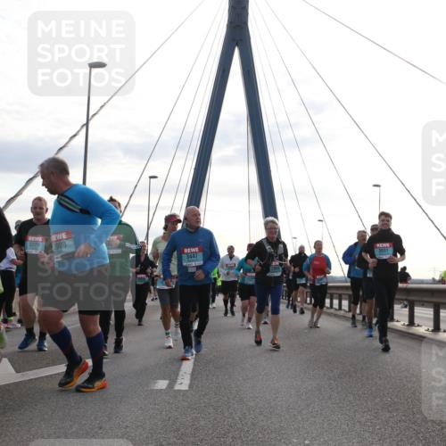 03.10.2024 - Köhlbrandbrückenlauf Jannik Wohlers http://msf.ph/oto/7297100 03.10.2024 09:34:40 Position 1 3035, 3229, 303, 2900, 3447, 3031 meine-sportfotos.de