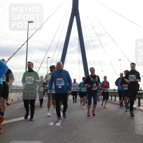 03.10.2024 - Köhlbrandbrückenlauf Jannik Wohlers http://msf.ph/oto/7297118 03.10.2024 09:34:41 Position 1 3268, 2900, 29, 363, 2729, 3447, 3031 meine-sportfotos.de