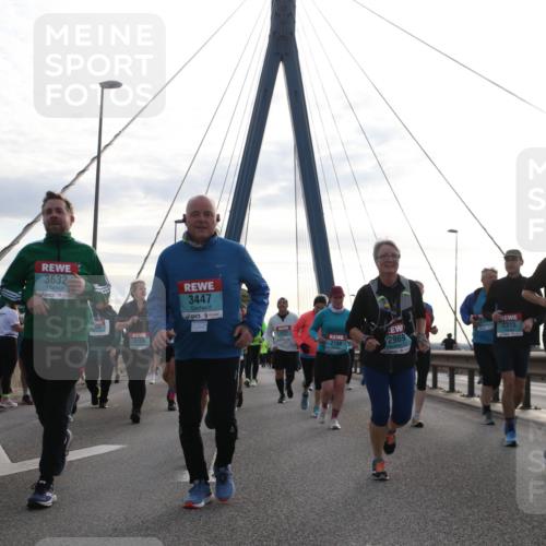 03.10.2024 - Köhlbrandbrückenlauf Jannik Wohlers http://msf.ph/oto/7297139 03.10.2024 09:34:41 Position 1 3229, 3632, 2729, 3447, 2315, 2168, 2969, 3031 meine-sportfotos.de