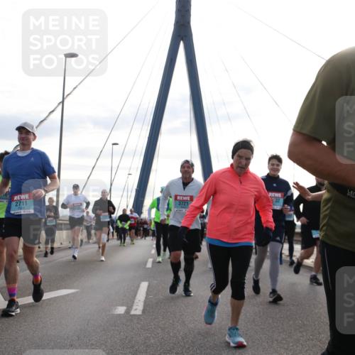 03.10.2024 - Köhlbrandbrückenlauf Jannik Wohlers http://msf.ph/oto/7297940 03.10.2024 09:34:44 Position 1 2729, 2711, 3721, 32, 2024, 146 meine-sportfotos.de