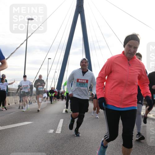 03.10.2024 - Köhlbrandbrückenlauf Jannik Wohlers http://msf.ph/oto/7297965 03.10.2024 09:34:45 Position 1 2169, 2711, 3725, 3721, 3726, 1789 meine-sportfotos.de