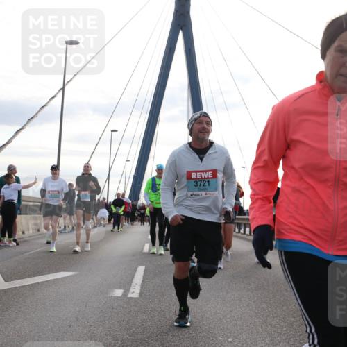 03.10.2024 - Köhlbrandbrückenlauf Jannik Wohlers http://msf.ph/oto/7297977 03.10.2024 09:34:45 Position 1 11, 3726, 3723, 3721, 1789 meine-sportfotos.de