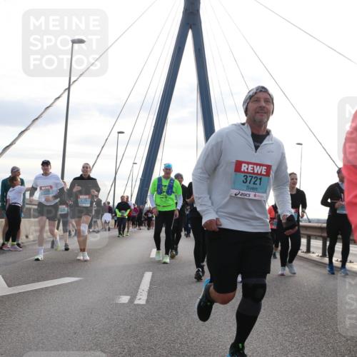 03.10.2024 - Köhlbrandbrückenlauf Jannik Wohlers http://msf.ph/oto/7297993 03.10.2024 09:34:45 Position 1 3726, 3518, 3725, 3721 meine-sportfotos.de