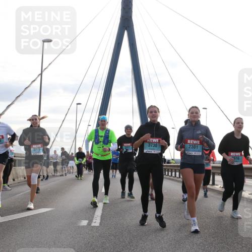 03.10.2024 - Köhlbrandbrückenlauf Jannik Wohlers http://msf.ph/oto/7298038 03.10.2024 09:34:46 Position 1 3726, 3730, 3257, 2301, 3725, 616, 3303 meine-sportfotos.de