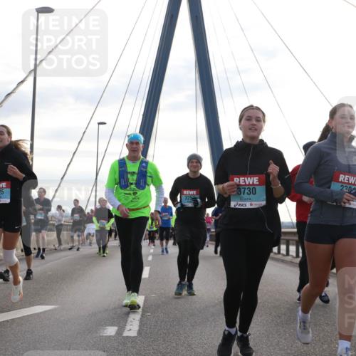 03.10.2024 - Köhlbrandbrückenlauf Jannik Wohlers http://msf.ph/oto/7298050 03.10.2024 09:34:47 Position 1 3726, 3725, 3253, 3730, 230, 2616 meine-sportfotos.de