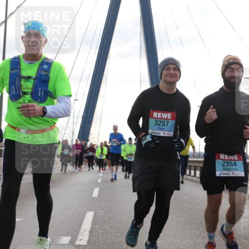 03.10.2024 - Köhlbrandbrückenlauf Jannik Wohlers http://msf.ph/oto/7298112 03.10.2024 09:34:48 Position 1 19, 1941, 3257, 2954 meine-sportfotos.de