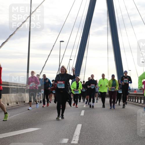 03.10.2024 - Köhlbrandbrückenlauf Jannik Wohlers http://msf.ph/oto/7298338 03.10.2024 09:34:55 Position 1 1949, 3379, 2781, 2884, 2778 meine-sportfotos.de