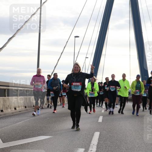 03.10.2024 - Köhlbrandbrückenlauf Jannik Wohlers http://msf.ph/oto/7298352 03.10.2024 09:34:55 Position 1 3379, 524, 2781, 2525, 2884, 2 meine-sportfotos.de