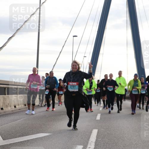 03.10.2024 - Köhlbrandbrückenlauf Jannik Wohlers http://msf.ph/oto/7298361 03.10.2024 09:34:55 Position 1 3379, 3559, 2781, 2864 meine-sportfotos.de