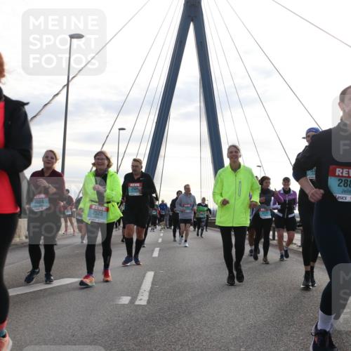 03.10.2024 - Köhlbrandbrückenlauf Jannik Wohlers http://msf.ph/oto/7298538 03.10.2024 09:34:59 Position 1 2256, 3004, 2525, 258, 2884, 3230 meine-sportfotos.de