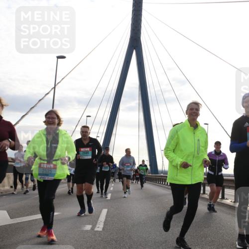 03.10.2024 - Köhlbrandbrückenlauf Jannik Wohlers http://msf.ph/oto/7298544 03.10.2024 09:35:01 Position 1 3004, 2525, 2589, 3388 meine-sportfotos.de