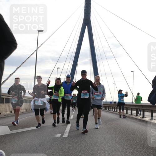 03.10.2024 - Köhlbrandbrückenlauf Jannik Wohlers http://msf.ph/oto/7300513 03.10.2024 09:35:03 Position 1 2348, 2698, 3060, 3683 meine-sportfotos.de