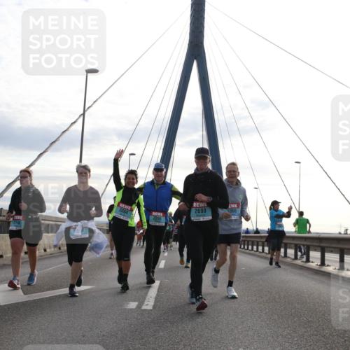 03.10.2024 - Köhlbrandbrückenlauf Jannik Wohlers http://msf.ph/oto/7300514 03.10.2024 09:35:03 Position 1 3669, 2848, 3064, 2296, 2698, 3060 meine-sportfotos.de