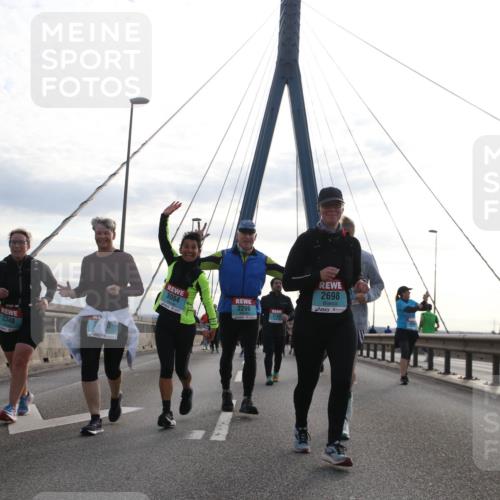 03.10.2024 - Köhlbrandbrückenlauf Jannik Wohlers http://msf.ph/oto/7300518 03.10.2024 09:35:04 Position 1 2348, 3064, 2296, 2698 meine-sportfotos.de