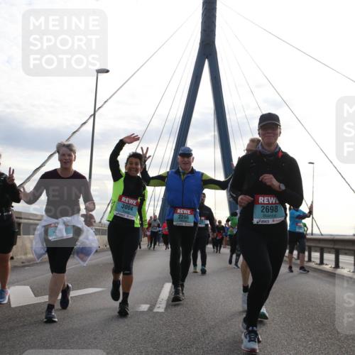 03.10.2024 - Köhlbrandbrückenlauf Jannik Wohlers http://msf.ph/oto/7300519 03.10.2024 09:35:04 Position 1 2348, 3064, 2296, 2698 meine-sportfotos.de