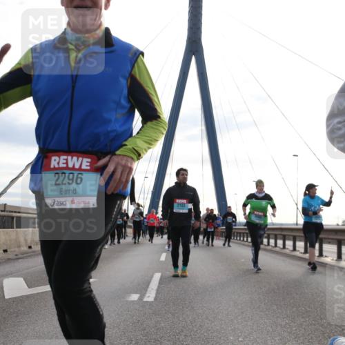 03.10.2024 - Köhlbrandbrückenlauf Jannik Wohlers http://msf.ph/oto/7300550 03.10.2024 09:35:06 Position 1 2296, 2183 meine-sportfotos.de