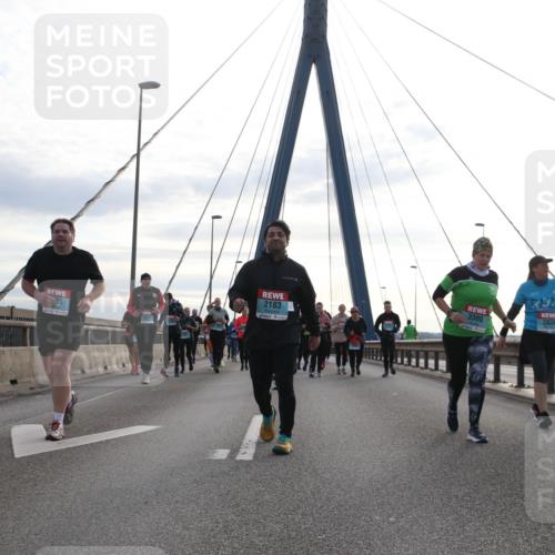 03.10.2024 - Köhlbrandbrückenlauf Jannik Wohlers http://msf.ph/oto/7300576 03.10.2024 09:35:07 Position 1 2183, 3380, 2825 meine-sportfotos.de