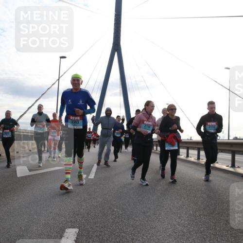 03.10.2024 - Köhlbrandbrückenlauf Jannik Wohlers http://msf.ph/oto/7300711 03.10.2024 09:35:12 Position 1 3287, 2590, 3363, 2158, 2159 meine-sportfotos.de