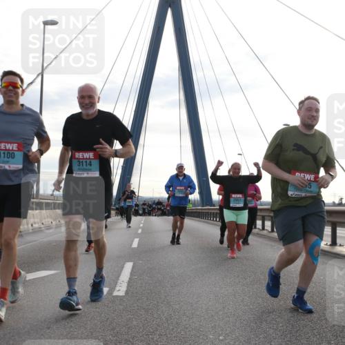 03.10.2024 - Köhlbrandbrückenlauf Jannik Wohlers http://msf.ph/oto/7301199 03.10.2024 09:35:26 Position 1 1100, 3114, 2957, 5 meine-sportfotos.de
