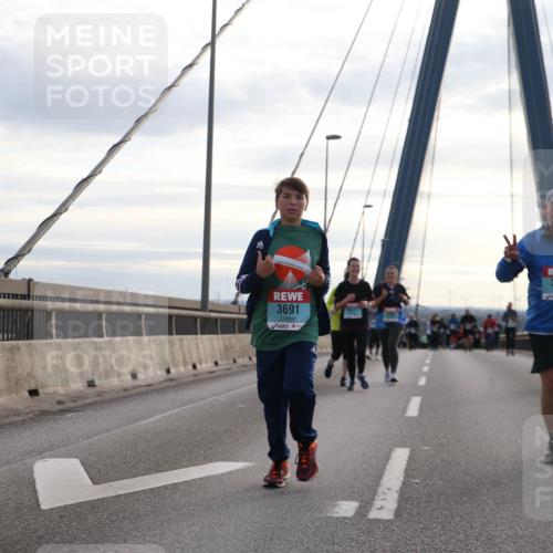 03.10.2024 - Köhlbrandbrückenlauf Jannik Wohlers http://msf.ph/oto/7301482 03.10.2024 09:35:28 Position 1 3691, 3563 meine-sportfotos.de