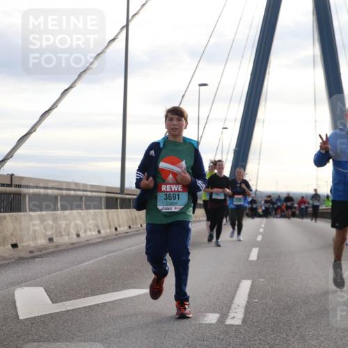 03.10.2024 - Köhlbrandbrückenlauf Jannik Wohlers http://msf.ph/oto/7301488 03.10.2024 09:35:28 Position 1 3691, 3563 meine-sportfotos.de