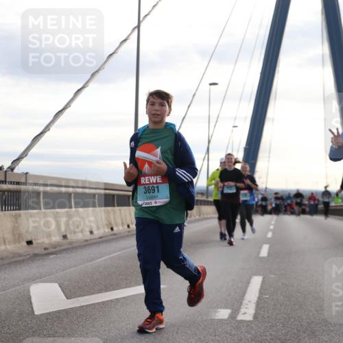 03.10.2024 - Köhlbrandbrückenlauf Jannik Wohlers http://msf.ph/oto/7301493 03.10.2024 09:35:29 Position 1 3691, 3563 meine-sportfotos.de