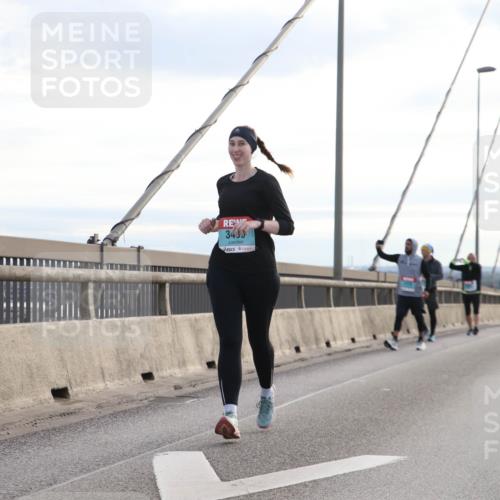 03.10.2024 - Köhlbrandbrückenlauf Jannik Wohlers http://msf.ph/oto/7301935 03.10.2024 09:35:36 Position 1 3433 meine-sportfotos.de