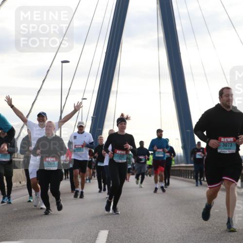 03.10.2024 - Köhlbrandbrückenlauf Jannik Wohlers http://msf.ph/oto/7302101 03.10.2024 09:35:47 Position 1 2370, 326, 3337, 1359, 3313, 3073, 3072, 1332 meine-sportfotos.de