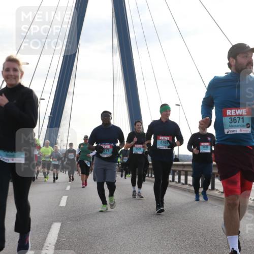 03.10.2024 - Köhlbrandbrückenlauf Jannik Wohlers http://msf.ph/oto/7302654 03.10.2024 09:35:53 Position 1 3709, 3030, 3426, 711, 3671 meine-sportfotos.de