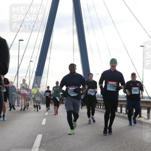 03.10.2024 - Köhlbrandbrückenlauf Jannik Wohlers http://msf.ph/oto/7302662 03.10.2024 09:35:54 Position 1 3709, 3030, 371, 3426, 3 meine-sportfotos.de