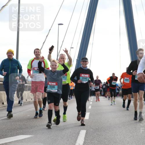 03.10.2024 - Köhlbrandbrückenlauf Jannik Wohlers http://msf.ph/oto/7302800 03.10.2024 09:35:59 Position 1 284, 3346, 44, 3345 meine-sportfotos.de