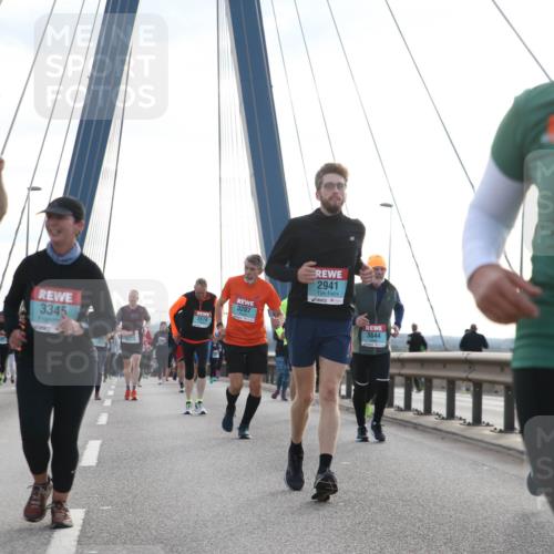 03.10.2024 - Köhlbrandbrückenlauf Jannik Wohlers http://msf.ph/oto/7302806 03.10.2024 09:36:00 Position 1 46, 3344, 3345, 3207, 2674, 2941, 3644 meine-sportfotos.de