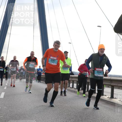 03.10.2024 - Köhlbrandbrückenlauf Jannik Wohlers http://msf.ph/oto/7302826 03.10.2024 09:36:02 Position 1 2674, 3207, 3644, 2 meine-sportfotos.de