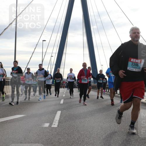 03.10.2024 - Köhlbrandbrückenlauf Jannik Wohlers http://msf.ph/oto/7302958 03.10.2024 09:36:13 Position 1 3356, 2898, 3396 meine-sportfotos.de
