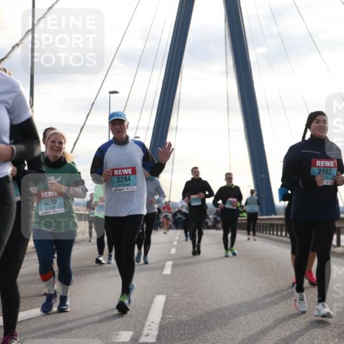 03.10.2024 - Köhlbrandbrückenlauf Jannik Wohlers http://msf.ph/oto/7303369 03.10.2024 09:36:18 Position 1 3638, 3295, 315, 3294, 2662, 355 meine-sportfotos.de