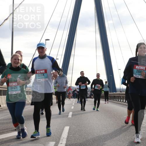 03.10.2024 - Köhlbrandbrückenlauf Jannik Wohlers http://msf.ph/oto/7303372 03.10.2024 09:36:18 Position 1 3655, 3295, 3294, 2192, 266, 35 meine-sportfotos.de