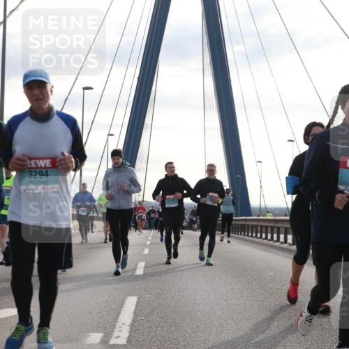 03.10.2024 - Köhlbrandbrückenlauf Jannik Wohlers http://msf.ph/oto/7303374 03.10.2024 09:36:19 Position 1 329, 3294, 2192, 2662 meine-sportfotos.de