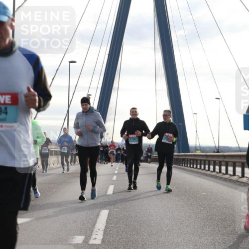 03.10.2024 - Köhlbrandbrückenlauf Jannik Wohlers http://msf.ph/oto/7303380 03.10.2024 09:36:19 Position 1 3294, 2192, 348 meine-sportfotos.de