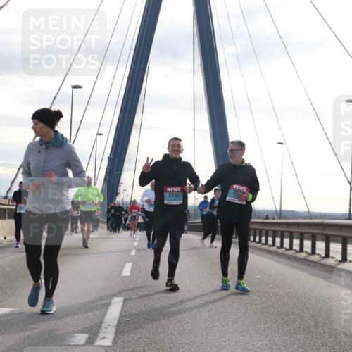 03.10.2024 - Köhlbrandbrückenlauf Jannik Wohlers http://msf.ph/oto/7303392 03.10.2024 09:36:21 Position 1 3159, 2192 meine-sportfotos.de