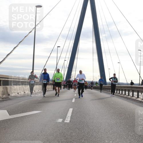 03.10.2024 - Köhlbrandbrückenlauf Jannik Wohlers http://msf.ph/oto/7303442 03.10.2024 09:36:24 Position 1 2434 meine-sportfotos.de