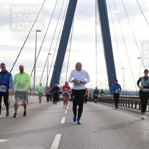 03.10.2024 - Köhlbrandbrückenlauf Jannik Wohlers http://msf.ph/oto/7303470 03.10.2024 09:36:26 Position 1 3700, 3702, 3701, 2434 meine-sportfotos.de