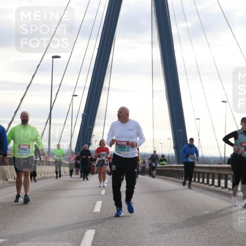 03.10.2024 - Köhlbrandbrückenlauf Jannik Wohlers http://msf.ph/oto/7303475 03.10.2024 09:36:26 Position 1 3702, 3700, 3701, 25, 2434 meine-sportfotos.de